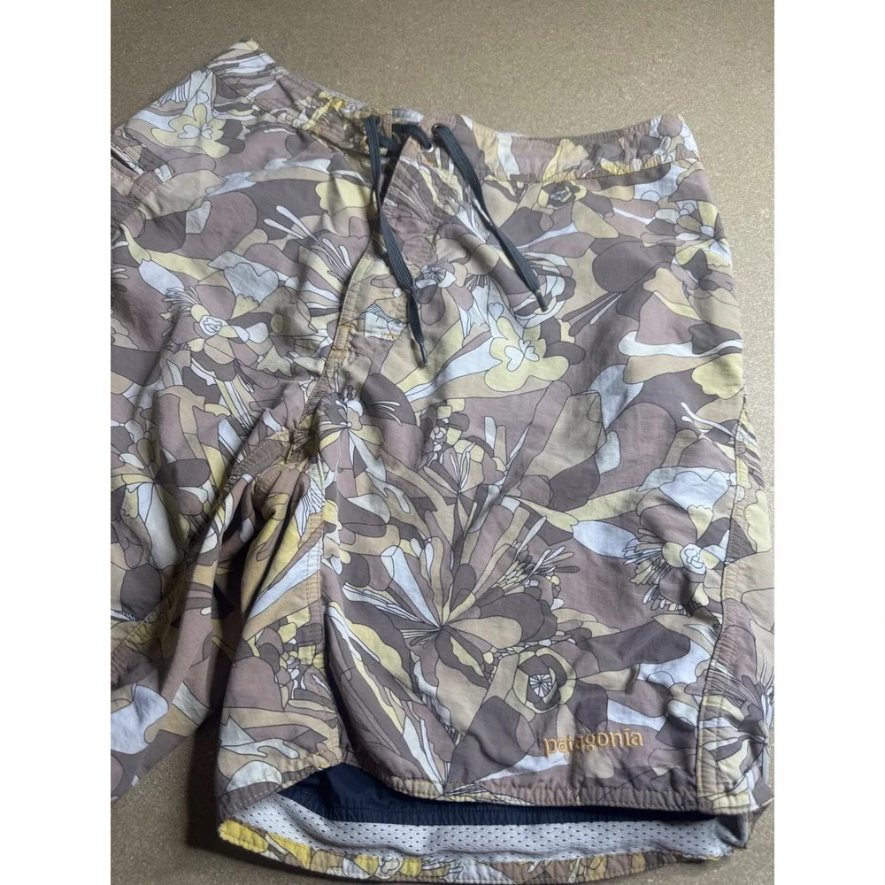 Patagonia Mens Board Shorts Size 32 Floral‎ Camo Nylon Swim Trunks Brown Yellow